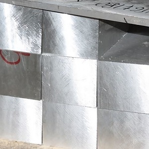 Квадрат алюминиевый 1915 ГОСТ 21488-97