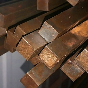 Квадрат бронзовый