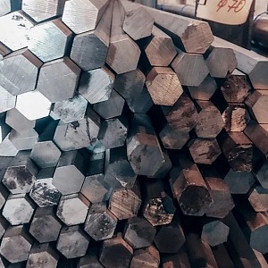 Шестигранник нержавеющий 04Х18Н10 ГОСТ 5632-72