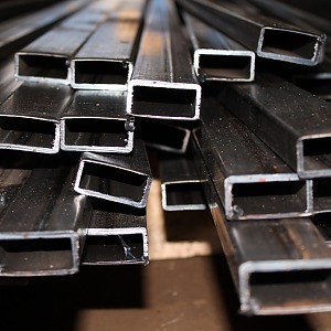 Труба стальная прямоугольная Ст45 ТУ 14-105-566-93