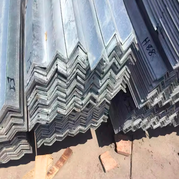 Уголок стальной горячекатаный неравнополочный 15ХСНД ГОСТ 6713-2021