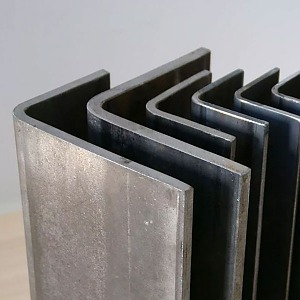 Уголок стальной гнутый неравнополочный 09Г2С ГОСТ 19772-93