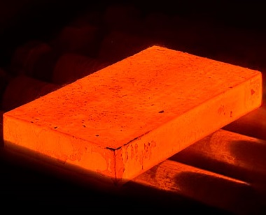 АМЕТ успешно провел опытную прокатку слябов ЕВРАЗ НТМК