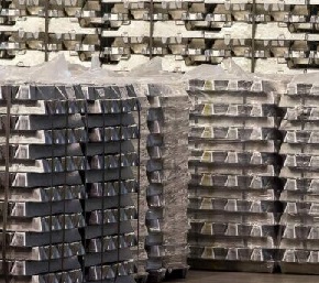 Цена алюминия на LME преодолела психологическую отметку в $3200 за тонну