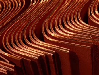 Мировой рынок меди в 2025 году: зафиксирован значительный профицит